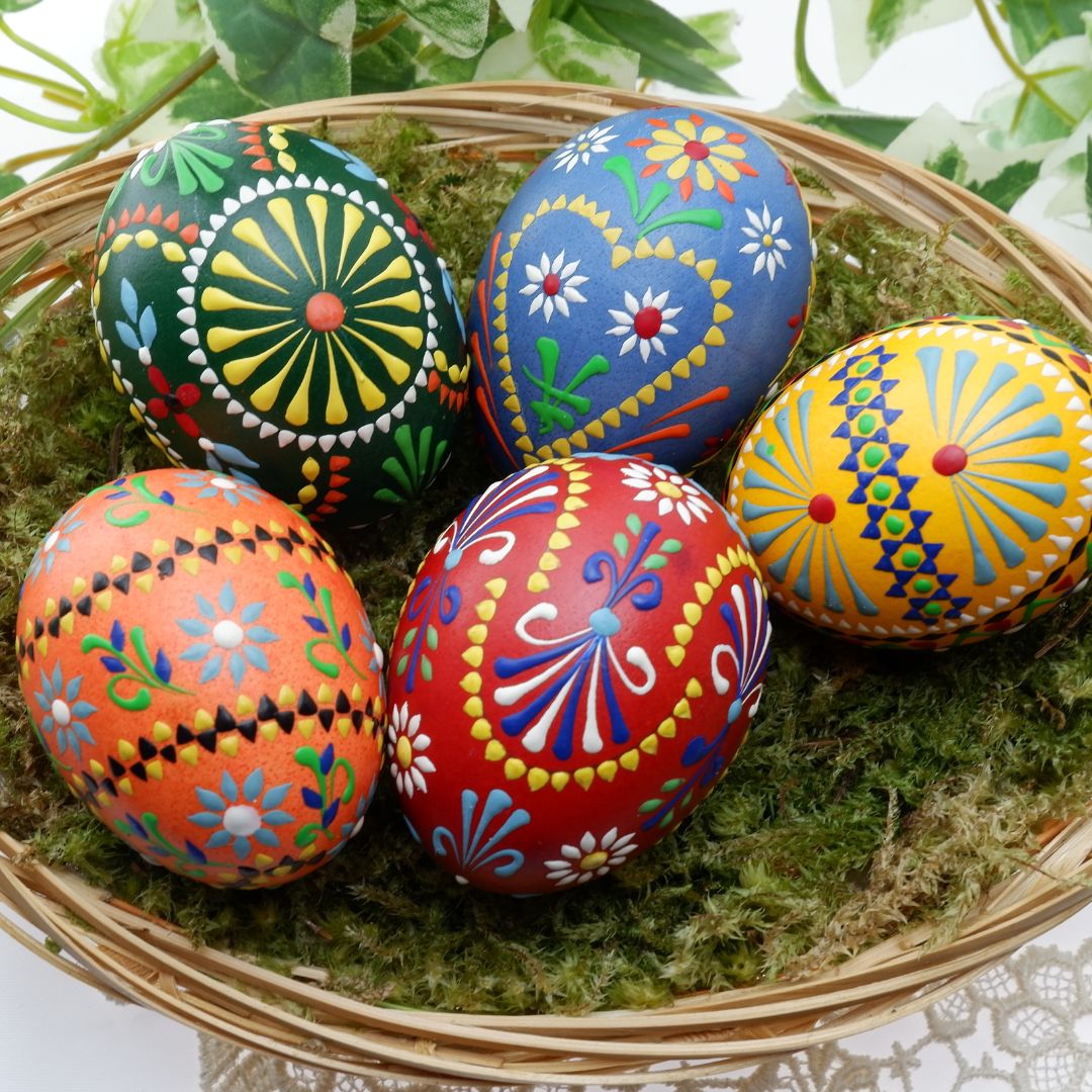 Warum bemalen wir Eier zu Ostern? 8 tolle Ei-Kompositionen, die Ihnen die Antwort geben